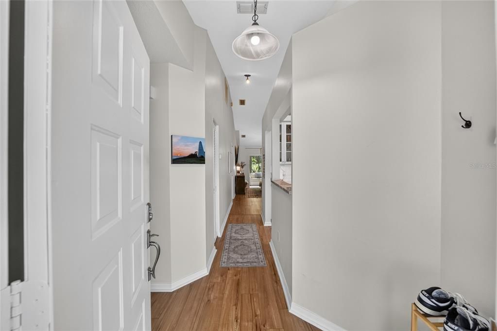 For Sale: $219,000 (2 beds, 2 baths, 1134 Square Feet)