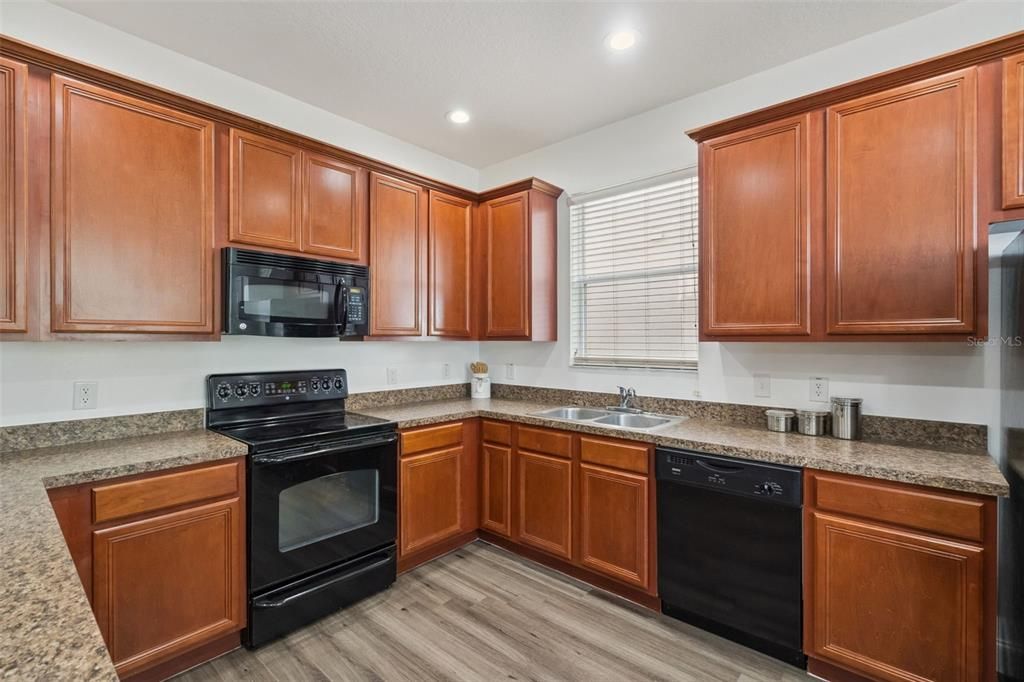 На продажу: $399,900 (5 спален, 3 ванн, 2753 Квадратных фут)