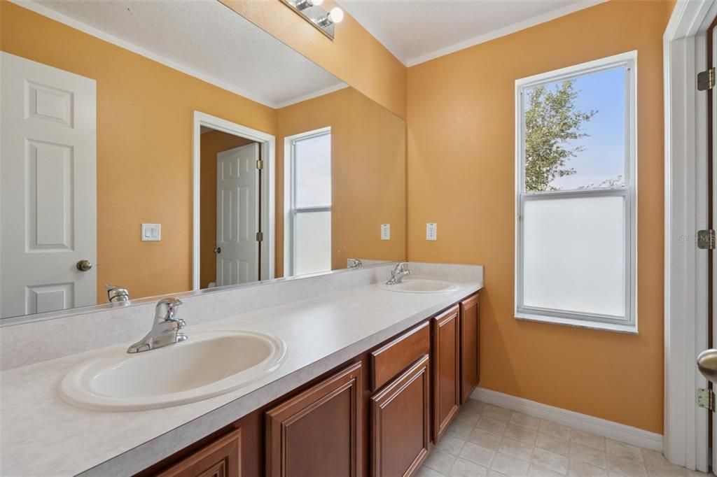 На продажу: $399,900 (5 спален, 3 ванн, 2753 Квадратных фут)