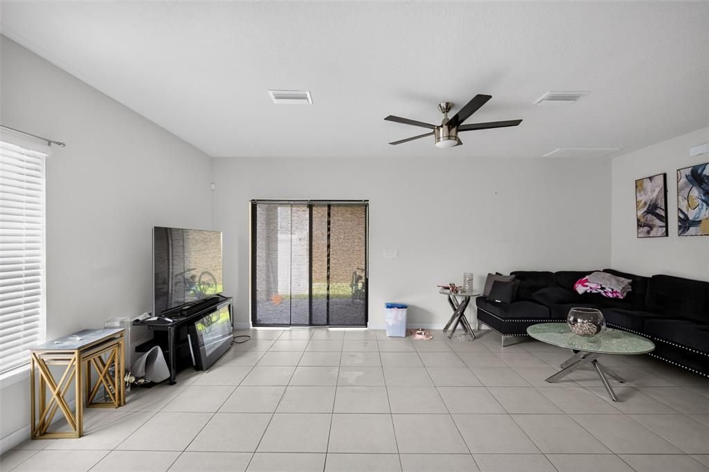 En Venta: $340,000 (4 camas, 2 baños, 2798 Pies cuadrados)