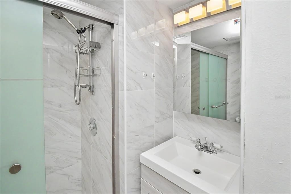 На продажу: $249,900 (2 спален, 2 ванн, 1125 Квадратных фут)