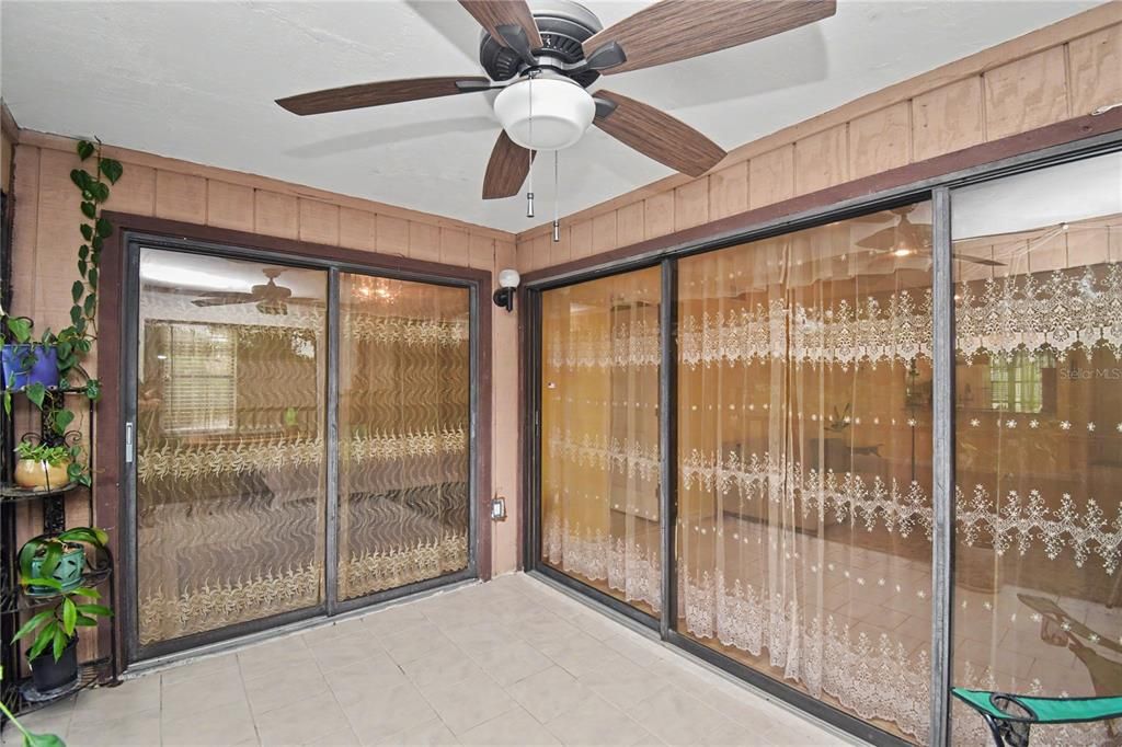 На продажу: $249,900 (2 спален, 2 ванн, 1125 Квадратных фут)