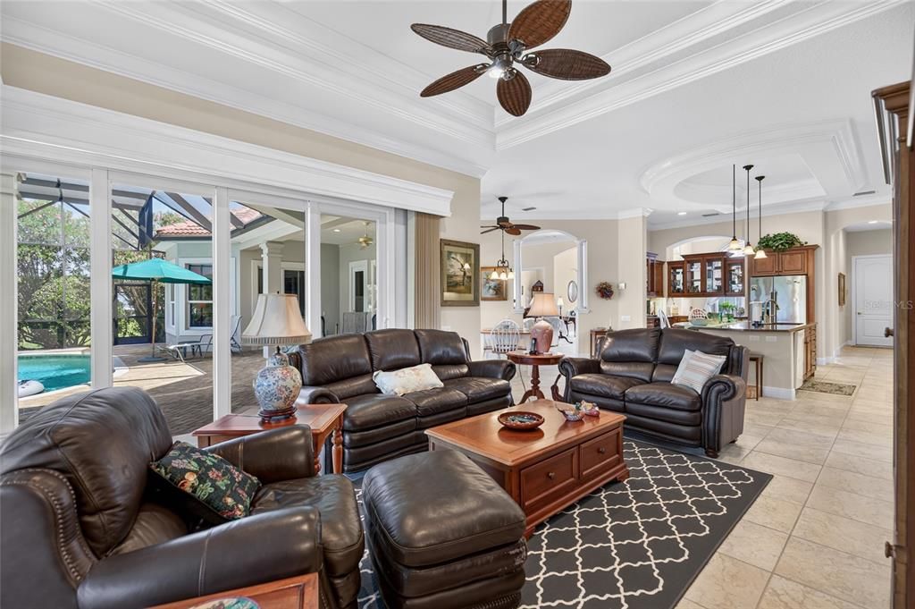 En Venta: $1,399,000 (4 camas, 4 baños, 3648 Pies cuadrados)