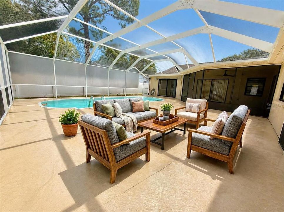 Activo con contrato: $399,900 (4 camas, 2 baños, 1720 Pies cuadrados)
