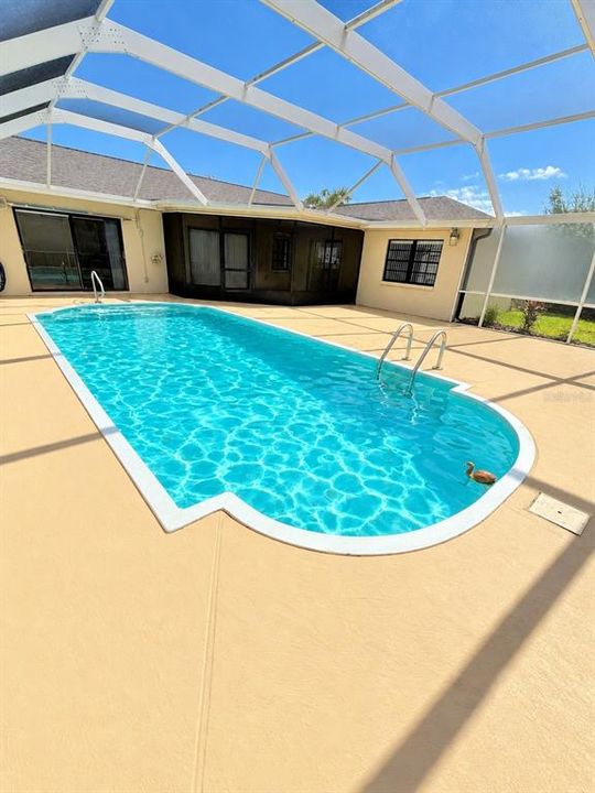 Activo con contrato: $399,900 (4 camas, 2 baños, 1720 Pies cuadrados)