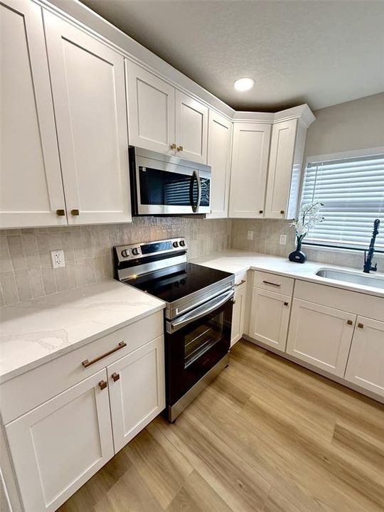 Activo con contrato: $399,900 (4 camas, 2 baños, 1720 Pies cuadrados)