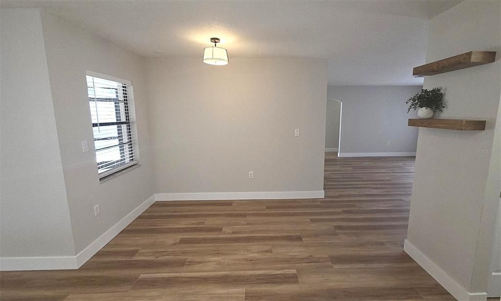 Activo con contrato: $399,900 (4 camas, 2 baños, 1720 Pies cuadrados)