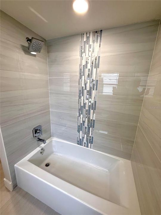 Activo con contrato: $399,900 (4 camas, 2 baños, 1720 Pies cuadrados)