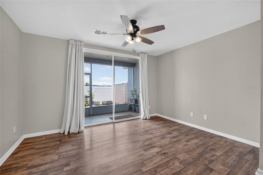 На продажу: $159,900 (2 спален, 2 ванн, 1161 Квадратных фут)