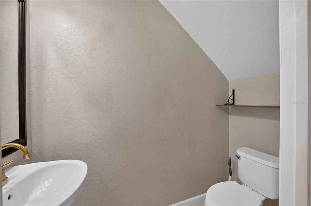 На продажу: $159,900 (2 спален, 2 ванн, 1161 Квадратных фут)