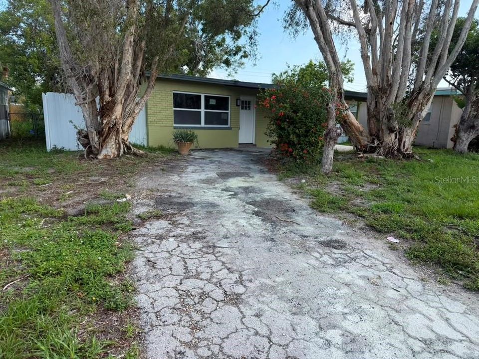 Activo con contrato: $290,000 (3 camas, 2 baños, 1378 Pies cuadrados)
