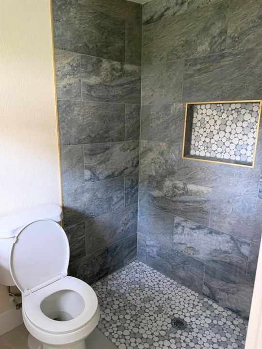 Activo con contrato: $290,000 (3 camas, 2 baños, 1378 Pies cuadrados)