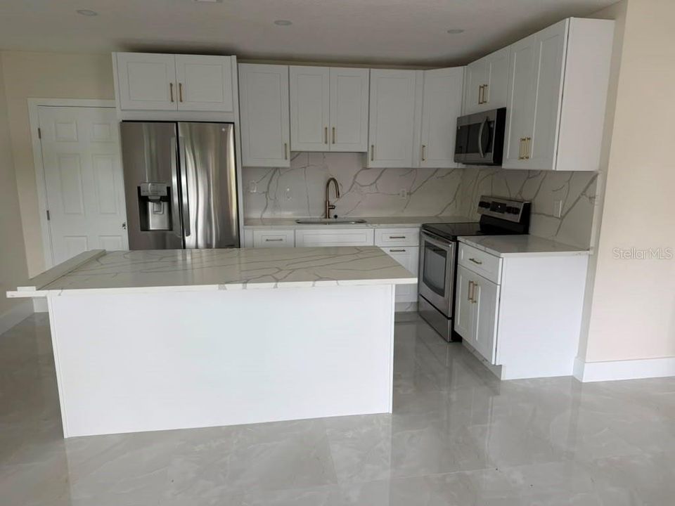 Activo con contrato: $290,000 (3 camas, 2 baños, 1378 Pies cuadrados)