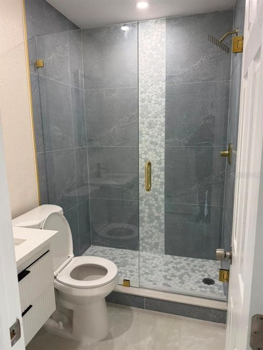 Activo con contrato: $290,000 (3 camas, 2 baños, 1378 Pies cuadrados)