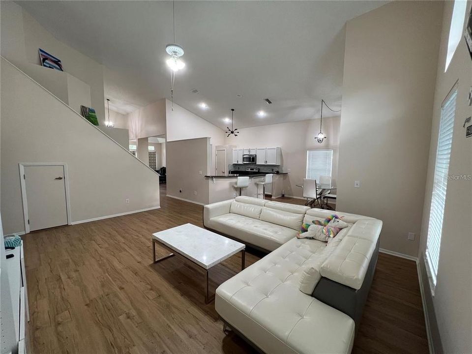 В аренду: $2,500 (4 спален, 2 ванн, 2269 Квадратных фут)
