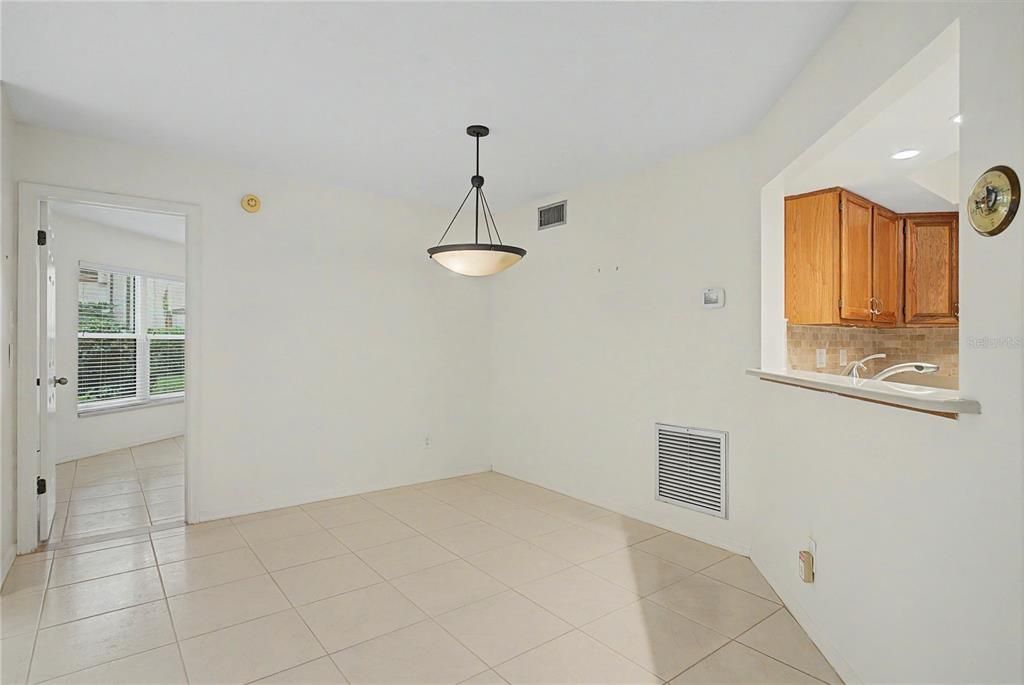 Activo con contrato: $269,000 (2 camas, 2 baños, 1380 Pies cuadrados)