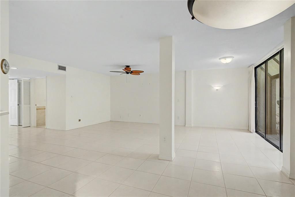 Activo con contrato: $269,000 (2 camas, 2 baños, 1380 Pies cuadrados)