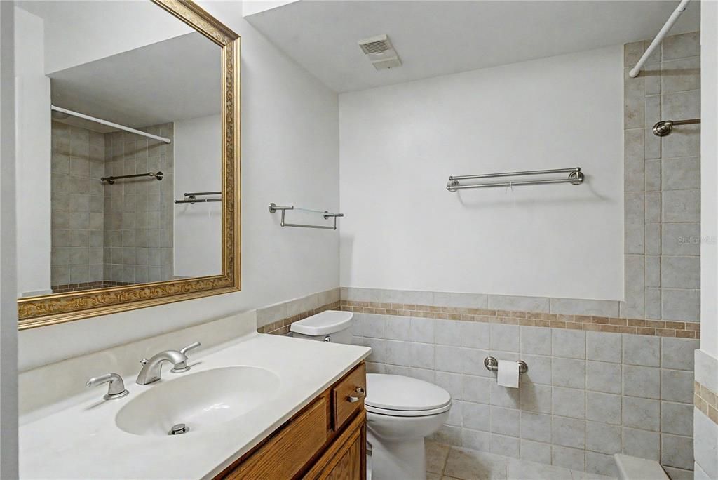 Activo con contrato: $269,000 (2 camas, 2 baños, 1380 Pies cuadrados)