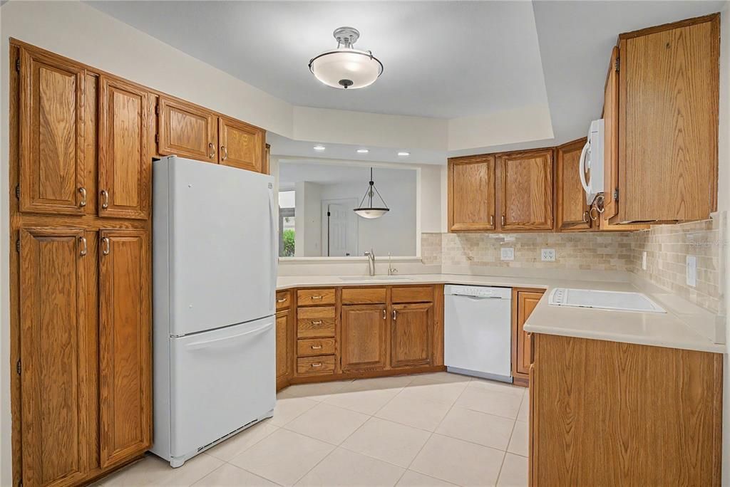 Activo con contrato: $269,000 (2 camas, 2 baños, 1380 Pies cuadrados)