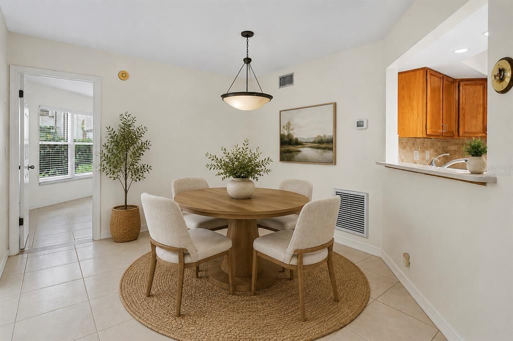 Activo con contrato: $269,000 (2 camas, 2 baños, 1380 Pies cuadrados)