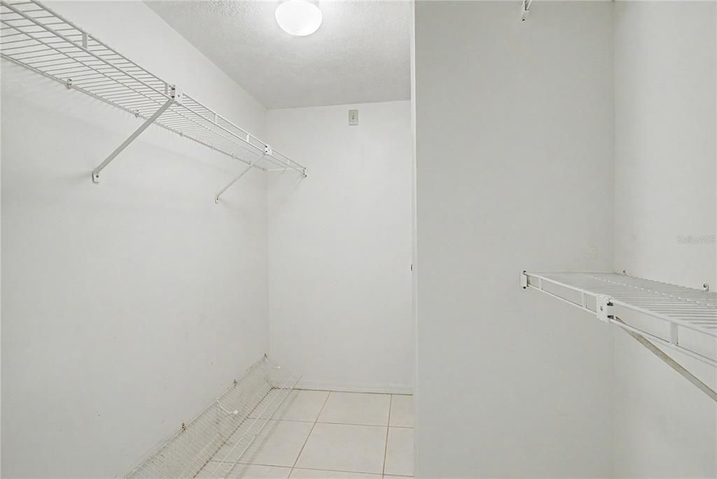Activo con contrato: $269,000 (2 camas, 2 baños, 1380 Pies cuadrados)