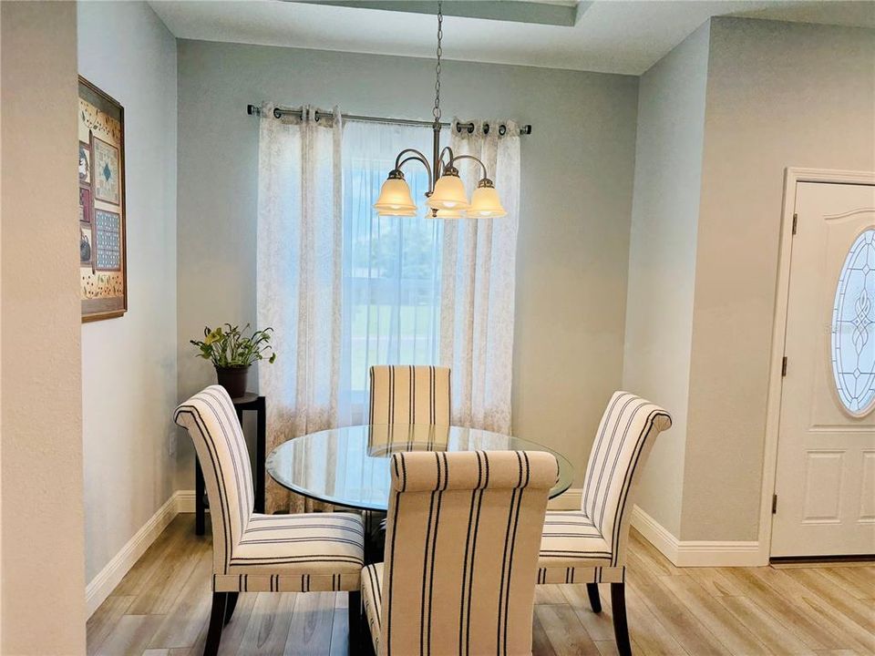 На продажу: $335,900 (3 спален, 2 ванн, 1635 Квадратных фут)