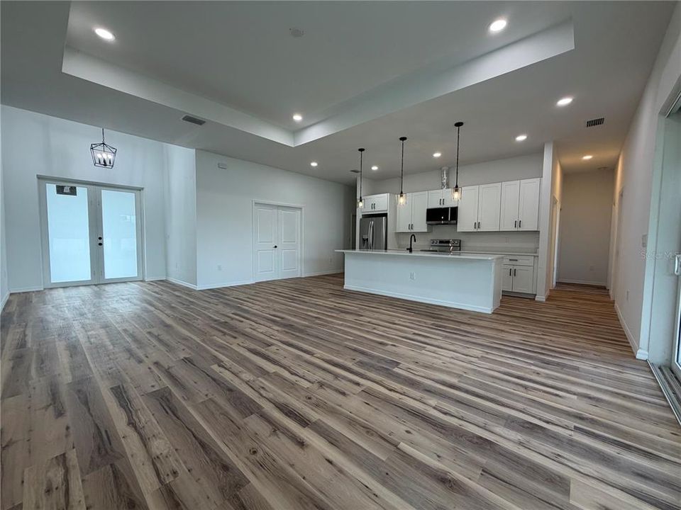 На продажу: $399,800 (3 спален, 2 ванн, 2004 Квадратных фут)