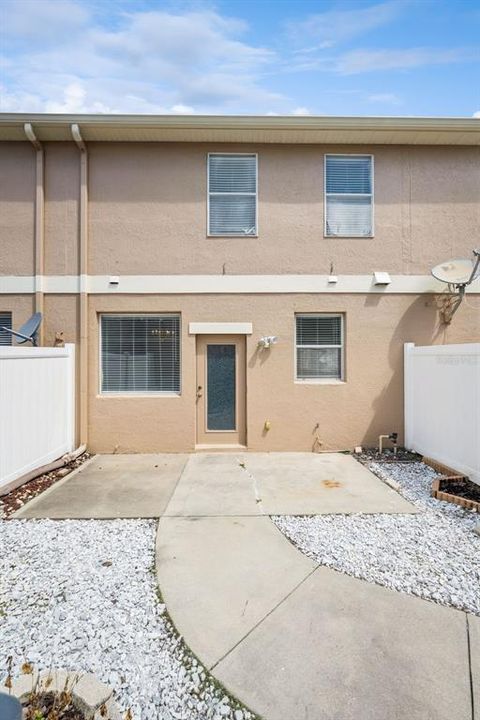 For Rent: $2,200 (2 beds, 2 baths, 1320 Square Feet)