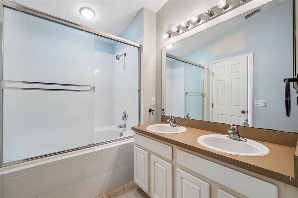 For Rent: $2,200 (2 beds, 2 baths, 1320 Square Feet)