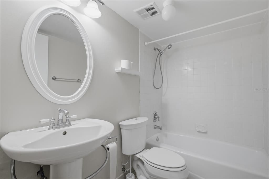 На продажу: $160,000 (3 спален, 2 ванн, 1272 Квадратных фут)