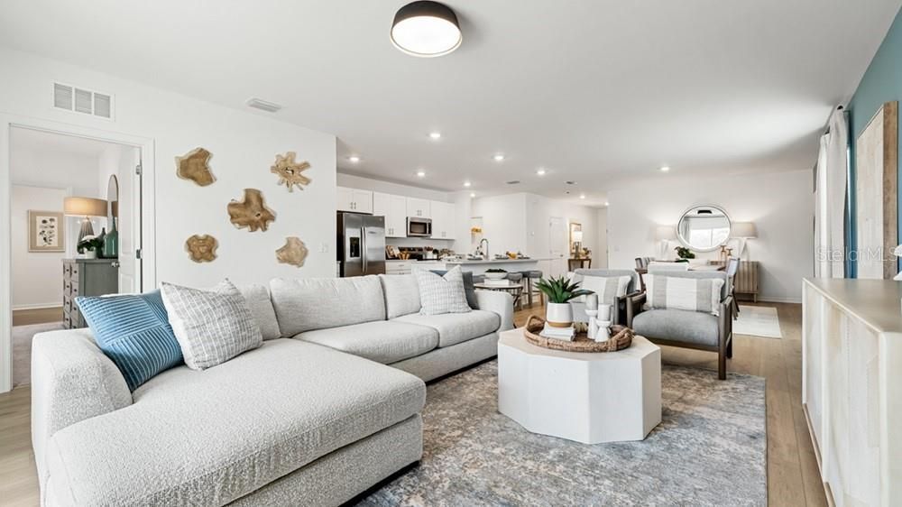 На продажу: $383,999 (4 спален, 3 ванн, 2075 Квадратных фут)