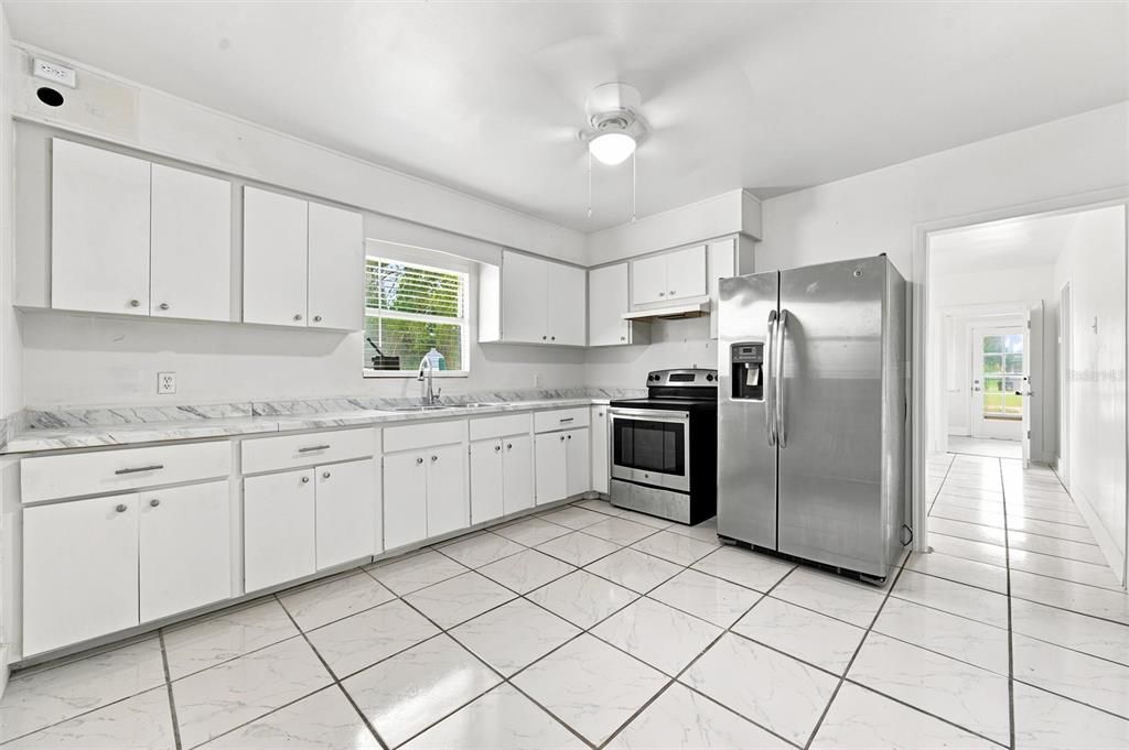 For Sale: $239,000 (3 beds, 1 baths, 1260 Square Feet)