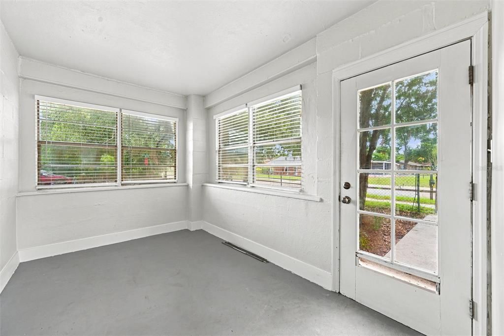 For Sale: $239,000 (3 beds, 1 baths, 1260 Square Feet)