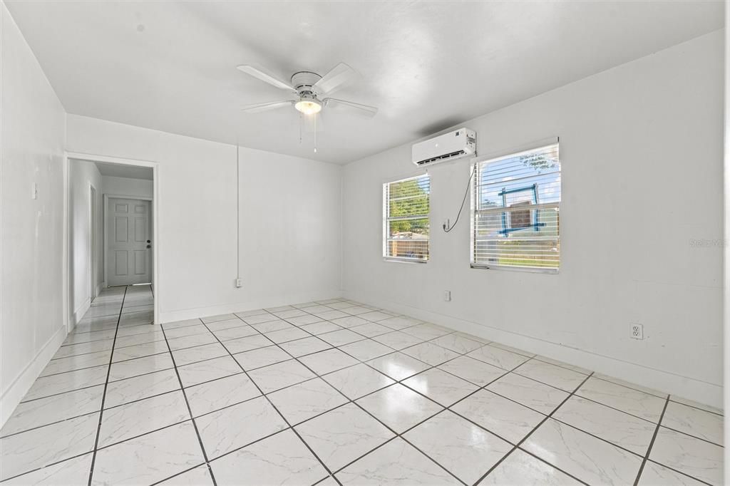 For Sale: $239,000 (3 beds, 1 baths, 1260 Square Feet)