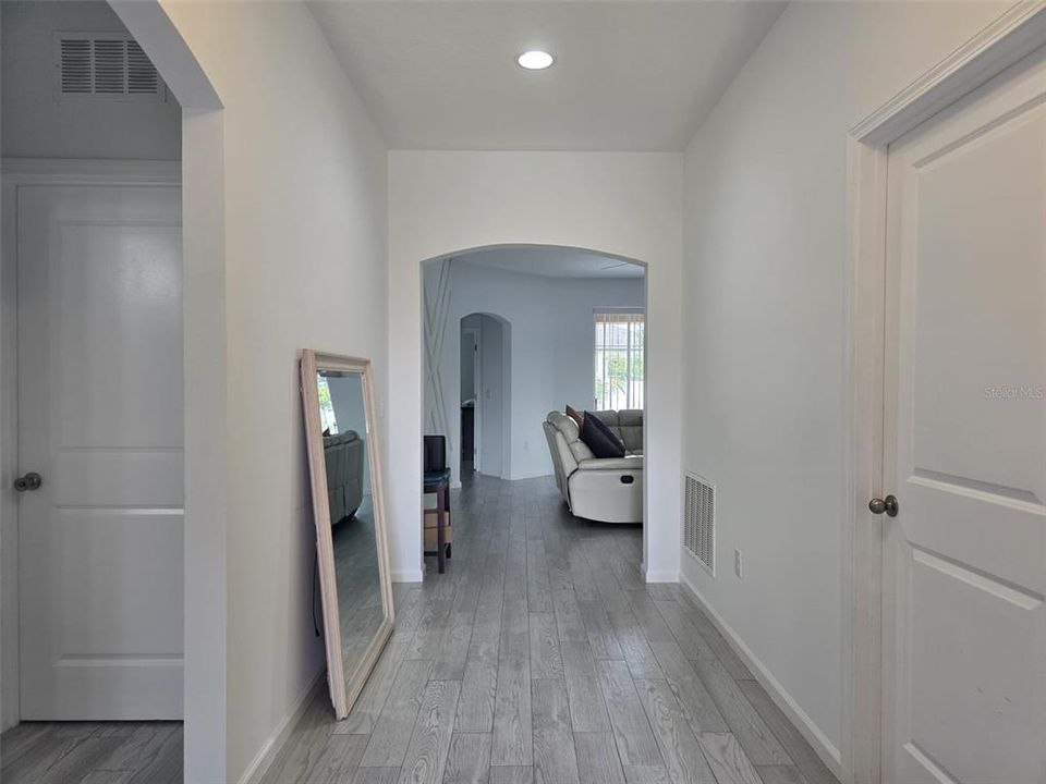 En Venta: $330,000 (4 camas, 2 baños, 1768 Pies cuadrados)