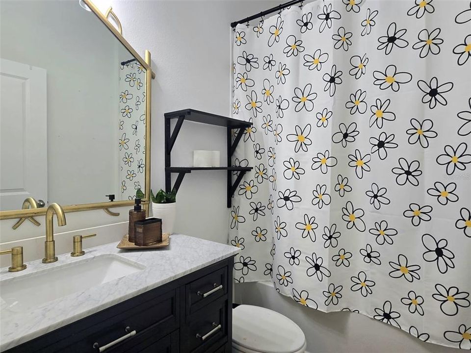 En Venta: $330,000 (4 camas, 2 baños, 1768 Pies cuadrados)