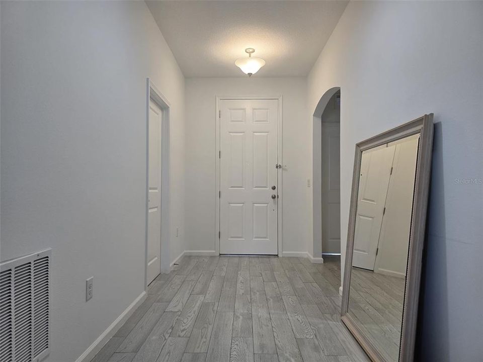 En Venta: $330,000 (4 camas, 2 baños, 1768 Pies cuadrados)