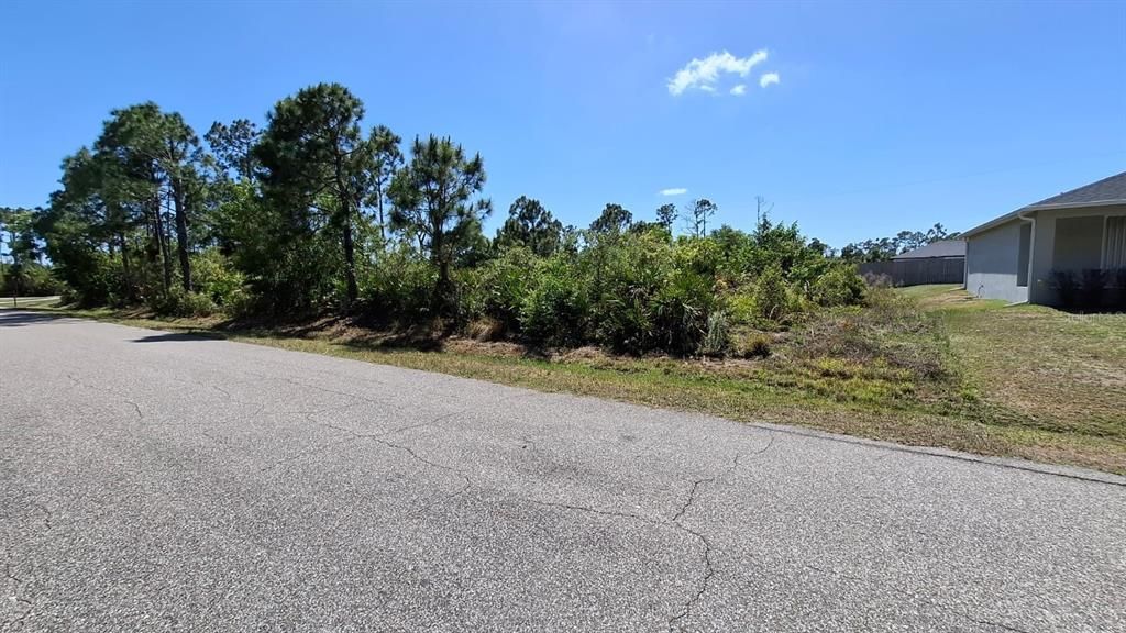 На продажу: $18,000 (0.23 acres)