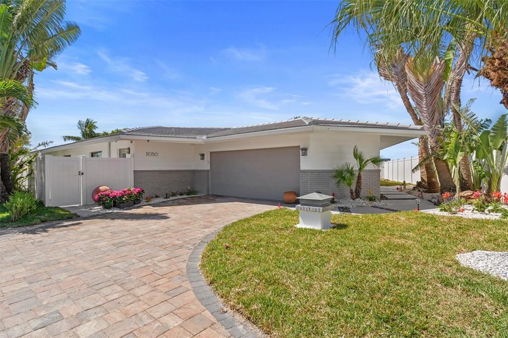For Sale: $2,250,000 (4 beds, 3 baths, 2494 Square Feet)