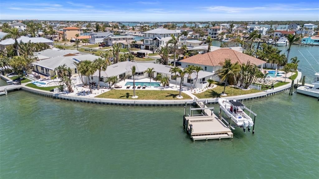 For Sale: $2,250,000 (4 beds, 3 baths, 2494 Square Feet)