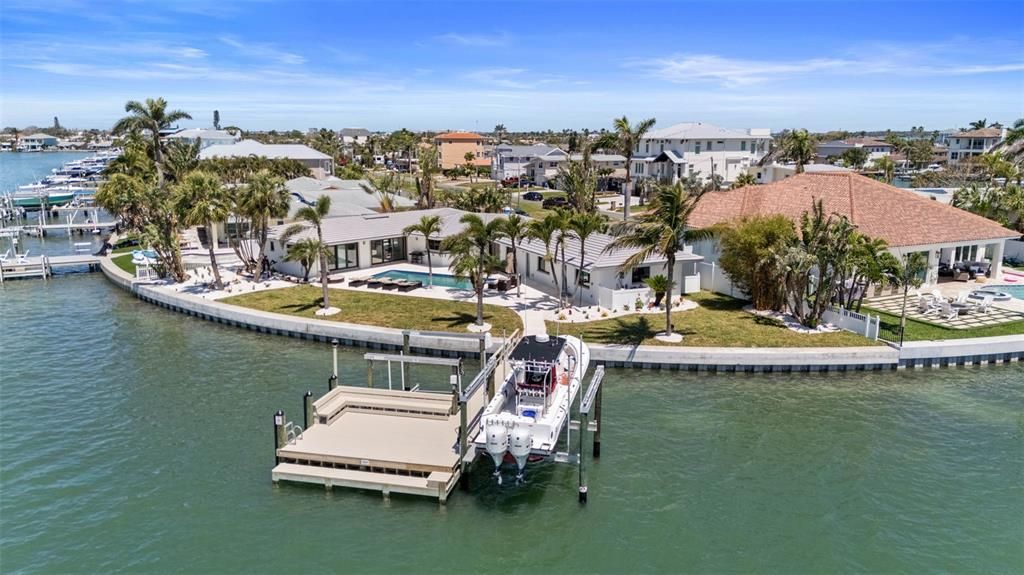 For Sale: $2,250,000 (4 beds, 3 baths, 2494 Square Feet)