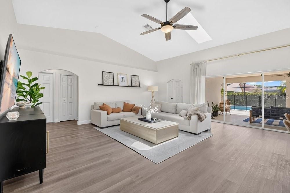 En Venta: $699,999 (4 camas, 3 baños, 3053 Pies cuadrados)