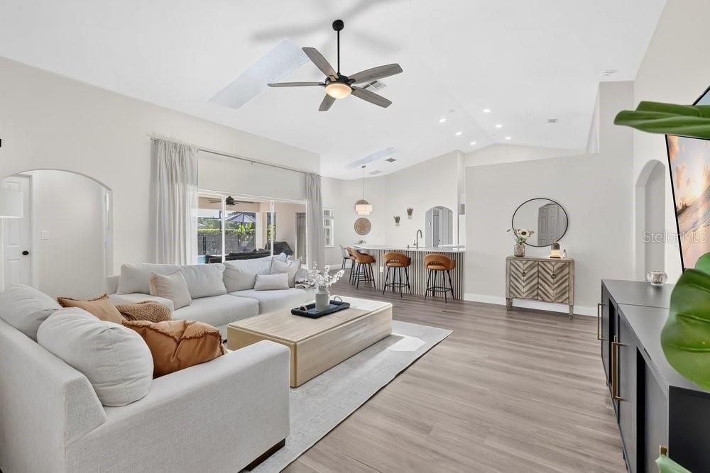 En Venta: $699,999 (4 camas, 3 baños, 3053 Pies cuadrados)