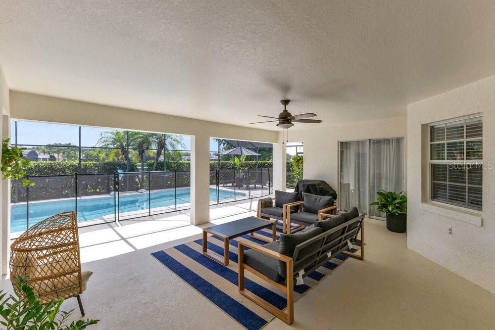 En Venta: $699,999 (4 camas, 3 baños, 3053 Pies cuadrados)