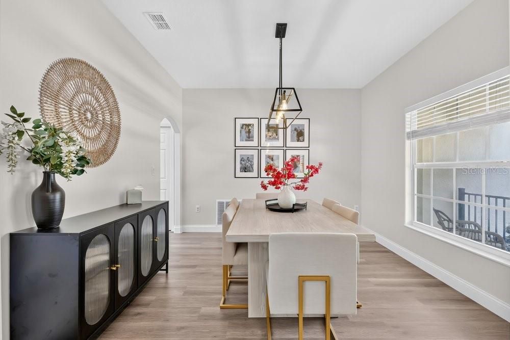En Venta: $699,999 (4 camas, 3 baños, 3053 Pies cuadrados)