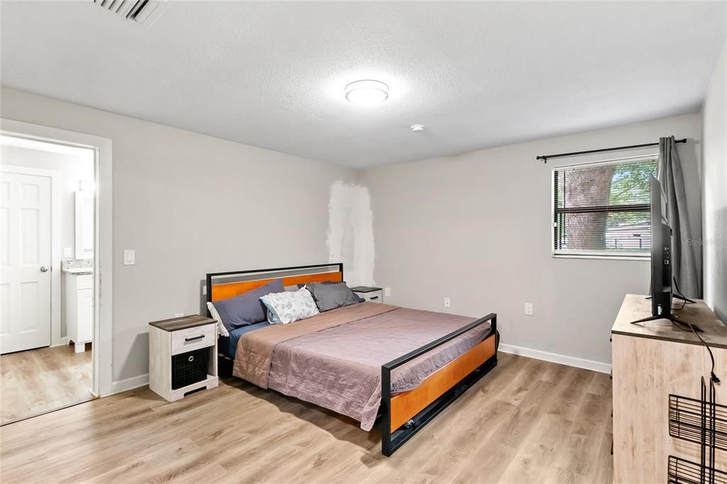 На продажу: $299,000 (4 спален, 2 ванн, 1516 Квадратных фут)