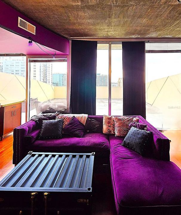 For Sale: $235,000 (1 beds, 1 baths, 854 Square Feet)