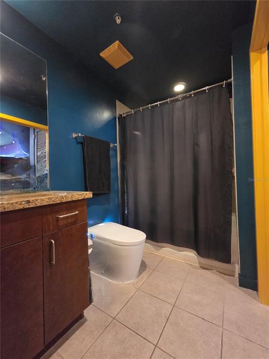 For Sale: $235,000 (1 beds, 1 baths, 854 Square Feet)