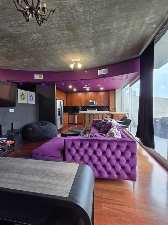 For Sale: $235,000 (1 beds, 1 baths, 854 Square Feet)