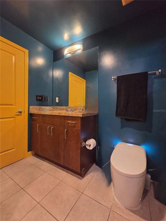 For Sale: $235,000 (1 beds, 1 baths, 854 Square Feet)